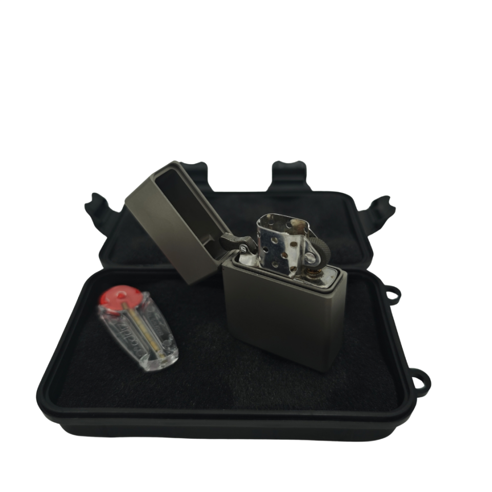 Zippo Saf Titanyum kasa limitli çakmak